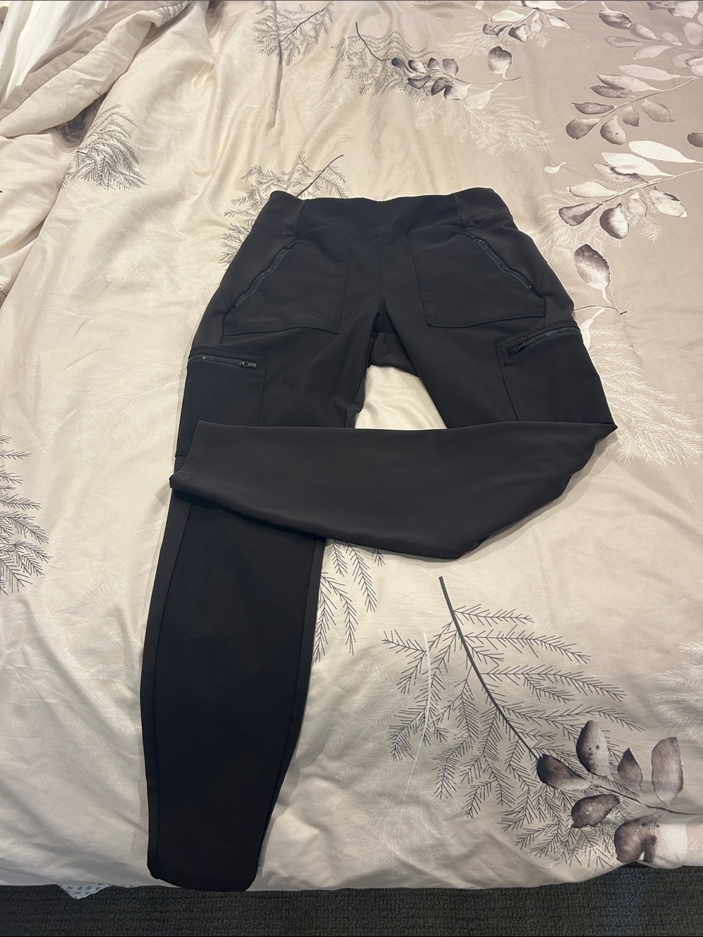 Athleta women’s hybrid cargo pants size 8:
